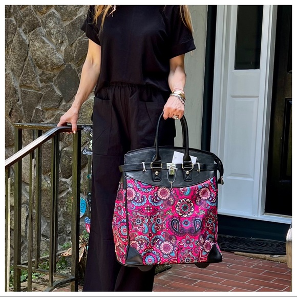 The Perfect Must Have Chic Stylish Travel Roll Bag - Picture 8 of 10